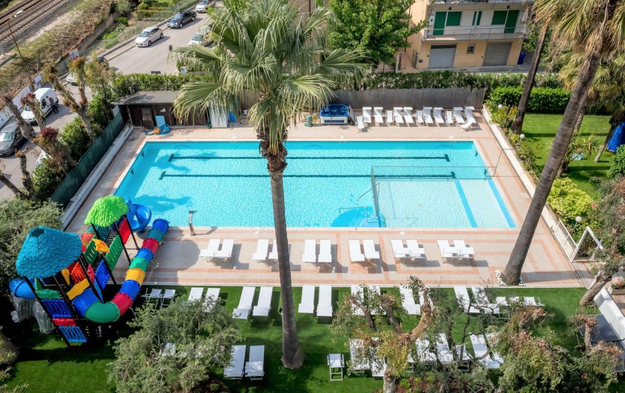 Hotel Relax Family & Spa San Benedetto del Tronto Exterior photo